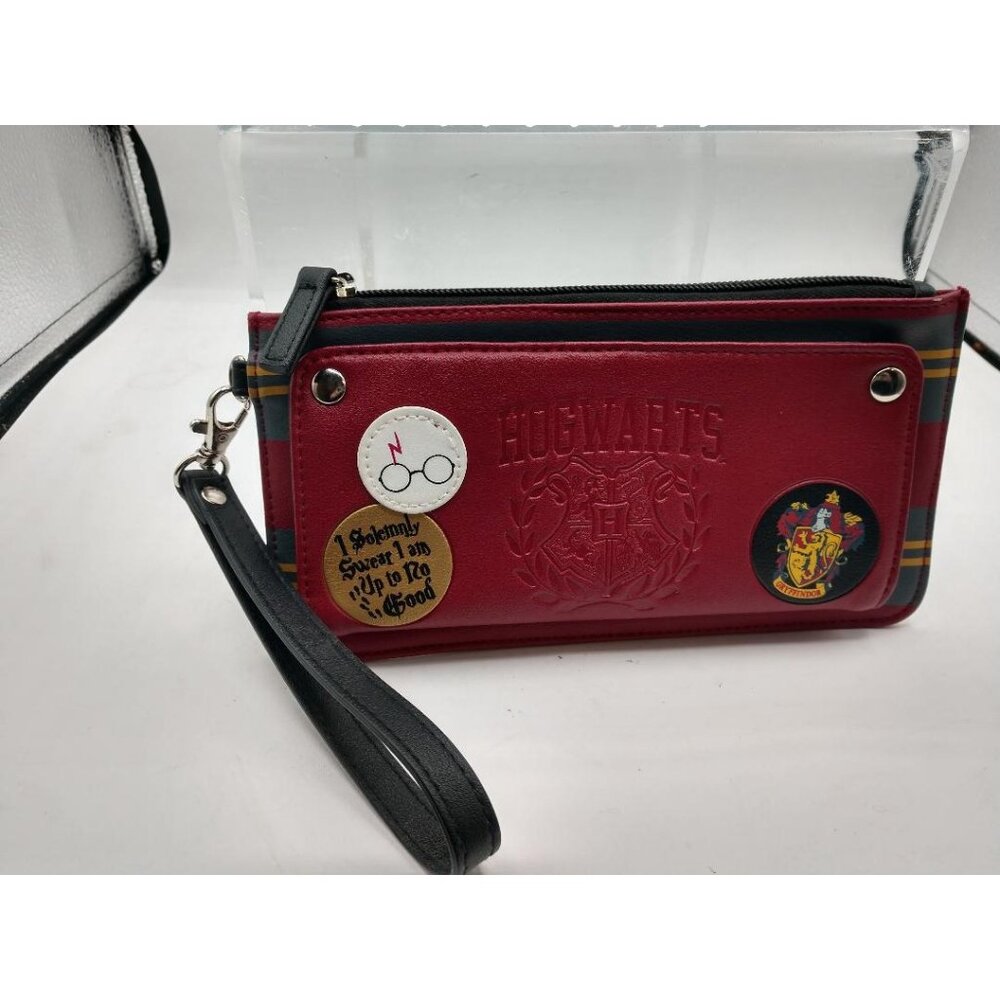 NWOT Harry Potter Hogwarts Gryffindor Red Wallet Wristlet WCard Slots Zippered